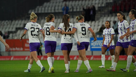 [Bild: SGS-Essen_25-26_Jubel_MLN08662_HP-87df8977.jpg]