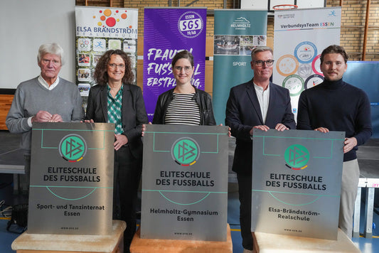 Helmholtz Gymnasium und Elsa-Brandström-Realschule werden Eliteschulen des Fußballs