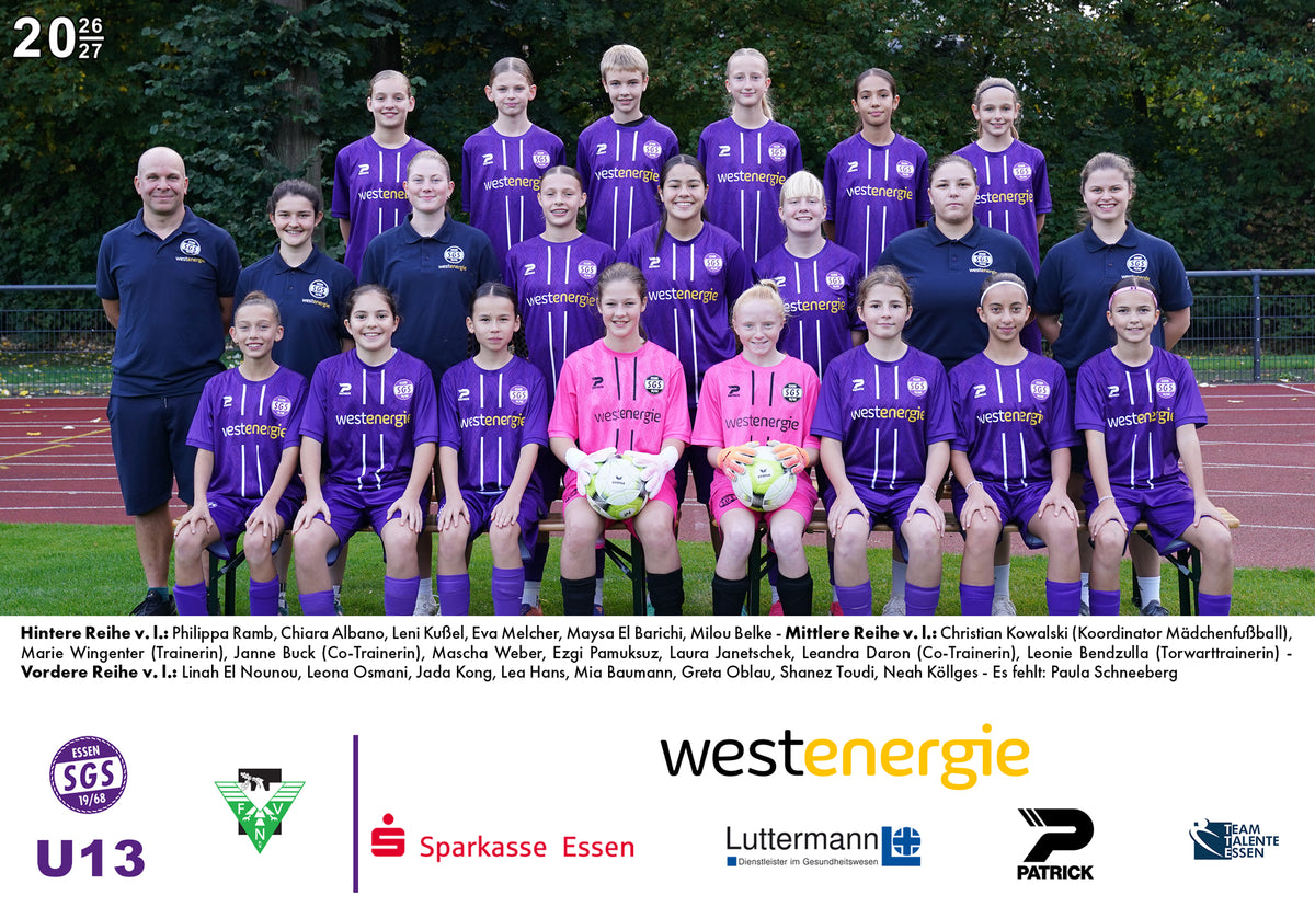 Hintere Reihe v. l.: Philippa Ramb, Chiara Albano, Leni Kußel, Eva Melcher, Maysa El Barichi, Milou Belke - Mittlere Reihe v. l.: Christian Kowalski (Koordinator Mädchenfußball), Marie Wingenter (Trainerin), Janne Buck (Co-Trainerin), Mascha Weber, Ezgi Pamuksuz, Laura Janetschek, Leandra Daron (Co-Trainerin), Leonie Bendzulla (Torwarttrainerin) - Vordere Reihe v. l.: Linah El Nounou, Leona Osmani, Jada Kong, Lea Hans, Mia Baumann, Greta Oblau, Shanez Toudi, Neah Köllges - Es fehlt: Paula Schneeberg