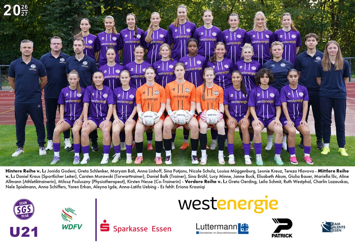 Hintere Reihe v. l.: Jonida Godeni, Greta Schlenker, Maryam Bali, Anna Linhoff, Sina Potjans, Nicole Schulz, Louisa Müggenburg, Leonie Kreuz, Tereza Hlavova - Mittlere Reihe v. l.: Daniel Kraus (Sportlicher Leiter), Carsten Murawski (Torwarttrainer), Daniel Balk (Trainer), Sina Brühl, Lucy Minne, Janne Buck, Elisabeth Akum, Giulia Bauer, Mariella Ilic, Aline Allmann (Athletiktrainerin), Milosz Posluszny (Physiotherapeut), Kirsten Nesse (Co-Trainerin) - Vordere Reihe v. l.: Greta Oerding, Leila Schmit, Ruth 